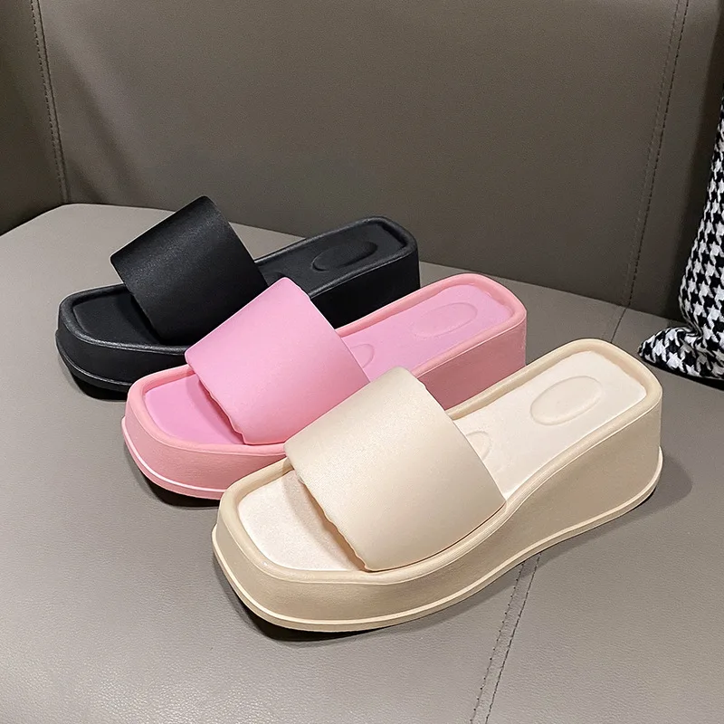 Женские летние туфли на танкетке 43 см 
Женские летние туфли на танкетке 43 см