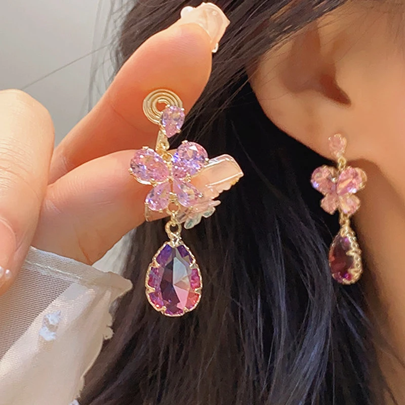 Exquisite Zircon Butterfly Multicolored Aquamarine Stud Earrings Glamour For Women Without Piercings Stylish Earrings
Exquisite Zircon Butterfly Multicolored Aquamarine Stud Earrings Glamour For Women Without Piercings Stylish Earrings
