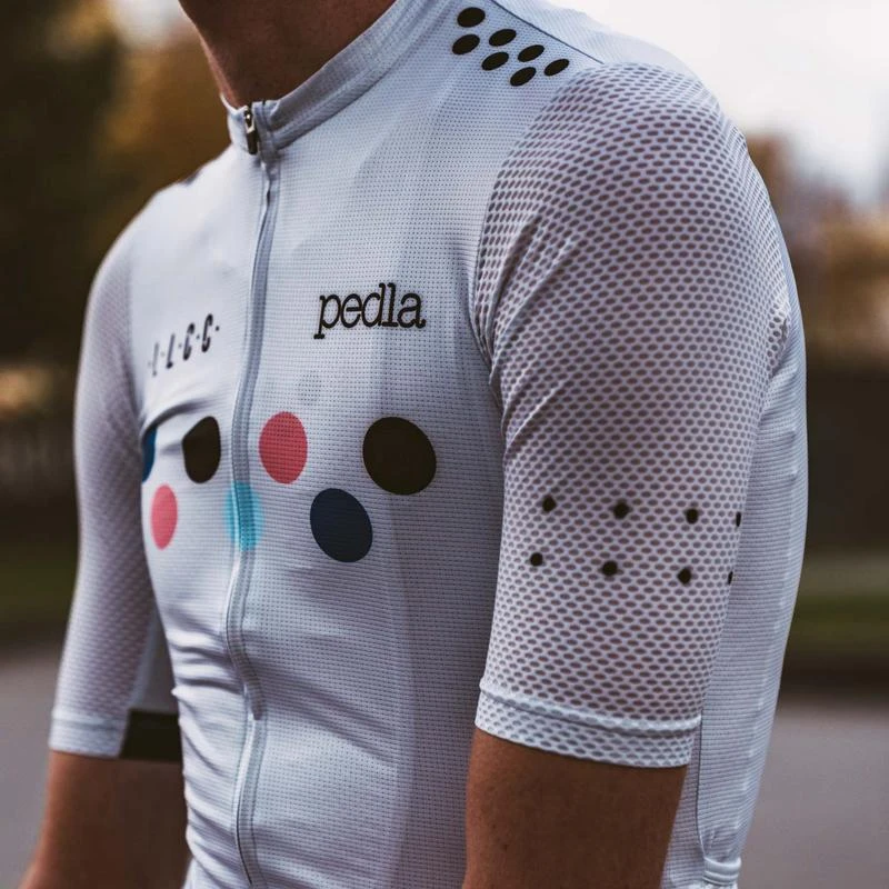 The Pedla LunaAIR Cycling Jersey Men 2022 New Air Mesh Short Sleeve Road Bike Racing Shirt Breathable Bicycle Ridewear Quick Dry
The Pedla LunaAIR Cycling Jersey Men 2022 New Air Mesh Short Sleeve Road Bike Racing Shirt Breathable Bicycle Ridewear Quick Dry