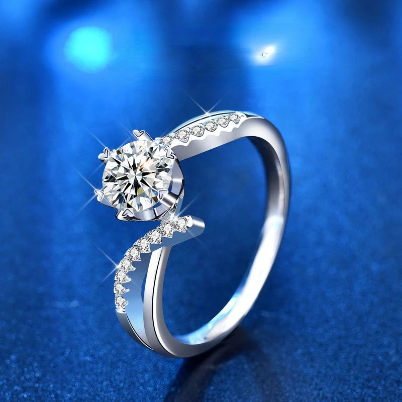 Женское кольцо из серебра 925 пробы с муассанитом 1 карат |