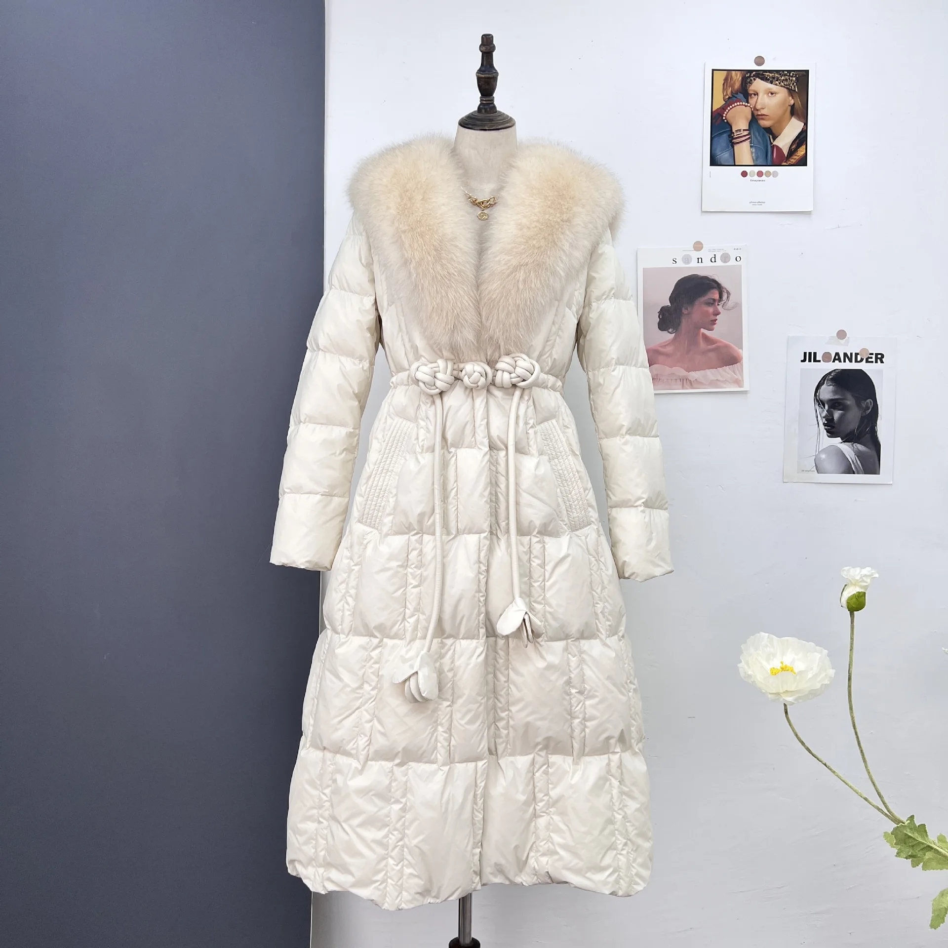 GTGYFF White Duck Puffer For Women Autumn Winter Slim Waist Women's Warm Outwear Overcoat With Fox Fur V Neck Down Jacket Coat
GTGYFF White Duck Puffer For Women Autumn Winter Slim Waist Women's Warm Outwear Overcoat With Fox Fur V Neck Down Jacket Coat