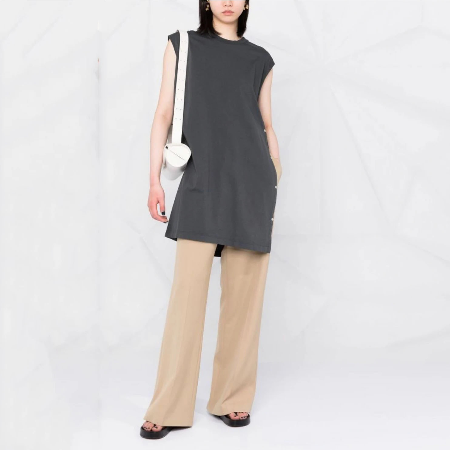 2022 summer new orange cotton casual sleeveless dress for women, personalized side button design simple commuter home vest skirt
2022 summer new orange cotton casual sleeveless dress for women, personalized side button design simple commuter home vest skirt