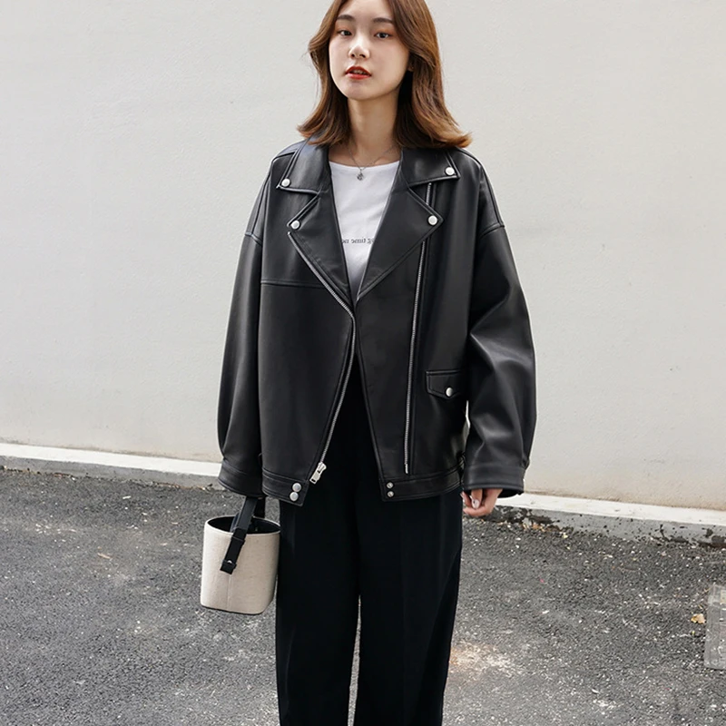 Zipper Design Lapel PU Leather Jacket Female Motorcycle Clothing Streetwear Spring Autumn New Loose Black Leather Coats Women
Zipper Design Lapel PU Leather Jacket Female Motorcycle Clothing Streetwear Spring Autumn New Loose Black Leather Coats Women