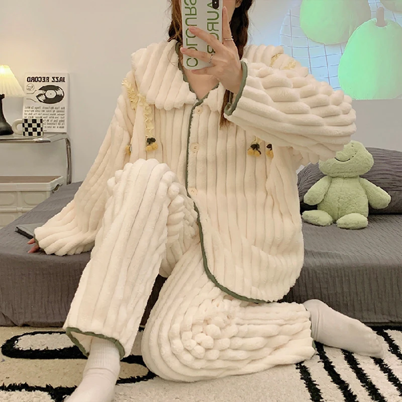 Cardigan Button Long Sleeve Pajamas Set Coral Velvet Cute Flower Nightwear All-match Winter Warm Flannel Fluffy Womens Sleepwear
Cardigan Button Long Sleeve Pajamas Set Coral Velvet Cute Flower Nightwear All-match Winter Warm Flannel Fluffy Womens Sleepwear