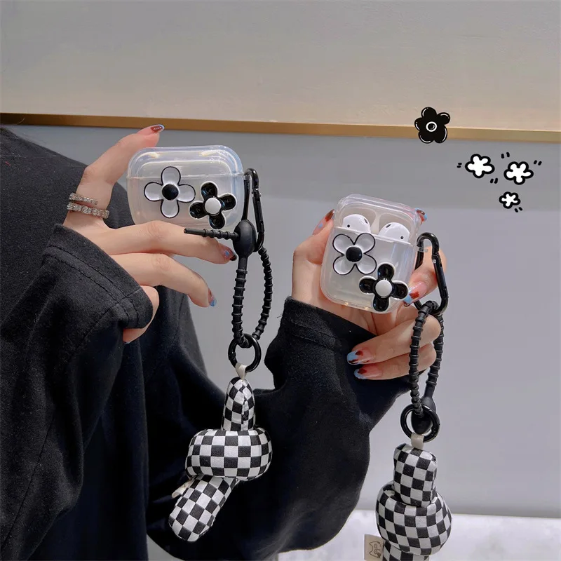 Black White Flower Earphone Case For Airpods With Pendants Wireless Bluetooth Headset Charging Box For Airpods Pro Protect Case
Black White Flower Earphone Case For Airpods With Pendants Wireless Bluetooth Headset Charging Box For Airpods Pro Protect Case
