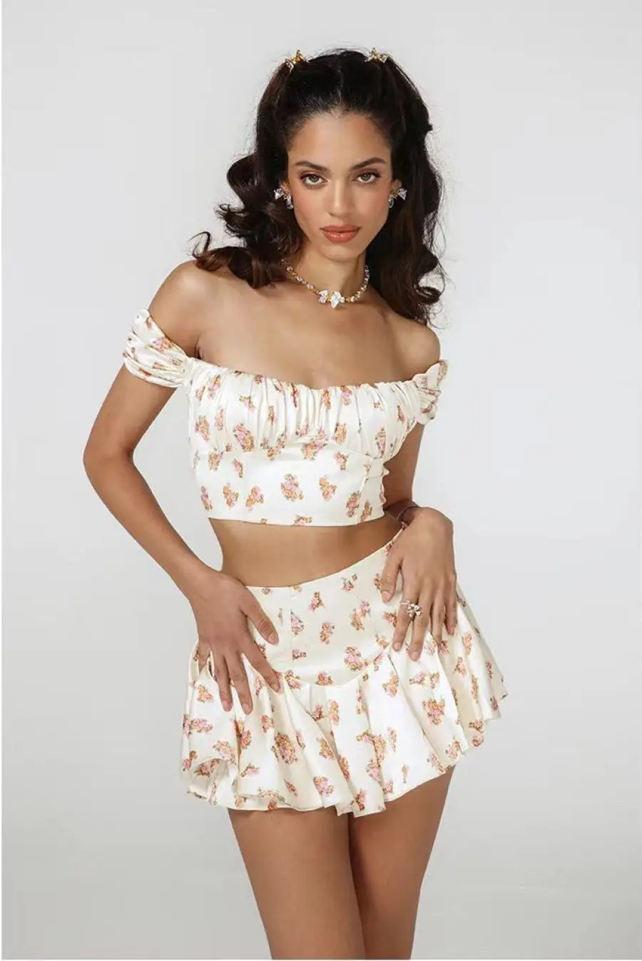 Women Satin Floral Print Square Collar Camisole with High Waist Holiday Mini Skirt
Women Satin Floral Print Square Collar Camisole with High Waist Holiday Mini Skirt