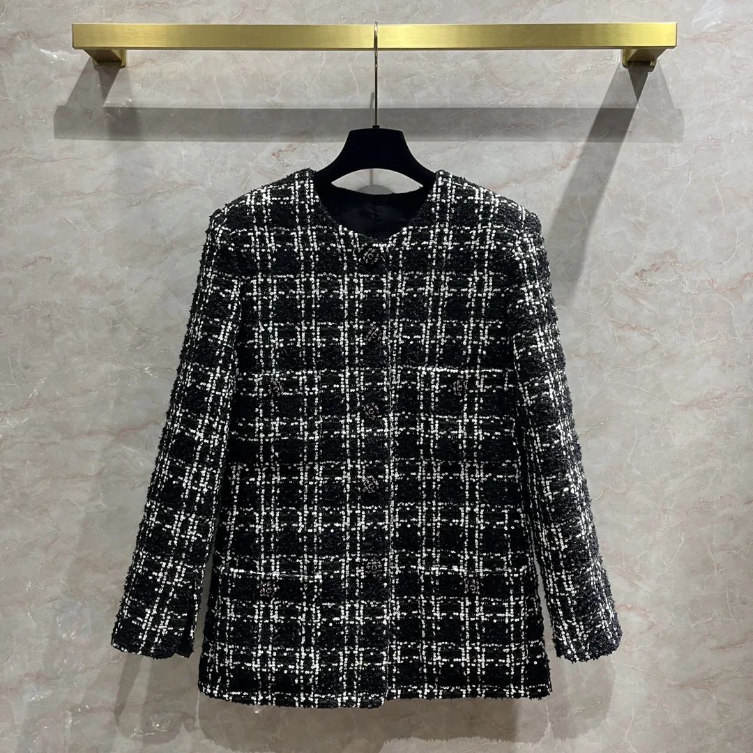 Wool Tweed Short Coat 2022 Ladies High-end Long Sleeve V-neck Single Breasted Cardigan Rhinestone Buttons Coat High-end Women
Wool Tweed Short Coat 2022 Ladies High-end Long Sleeve V-neck Single Breasted Cardigan Rhinestone Buttons Coat High-end Women