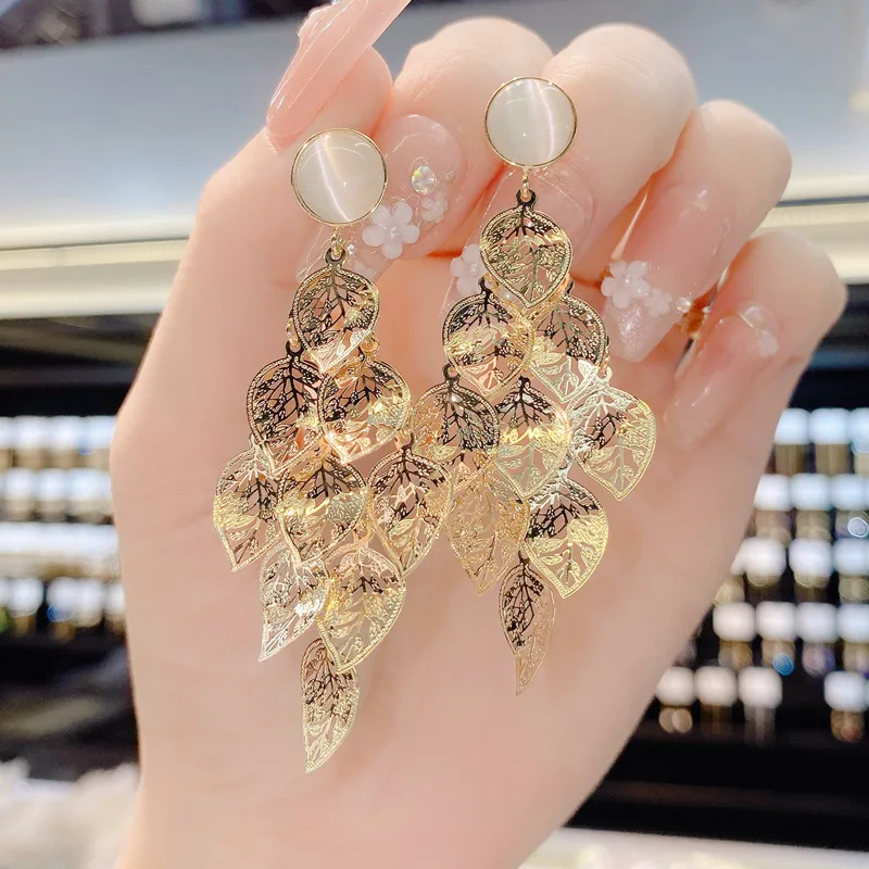 Женские массивные Роскошные серьги с кисточками, модные серьги с листьями для женщин, свадебная бижутерия для помолвки, лучший подарок
Женские массивные Роскошные серьги с кисточками, модные серьги с листьями для женщин, свадебная бижутерия для помолвки, лучший подарок