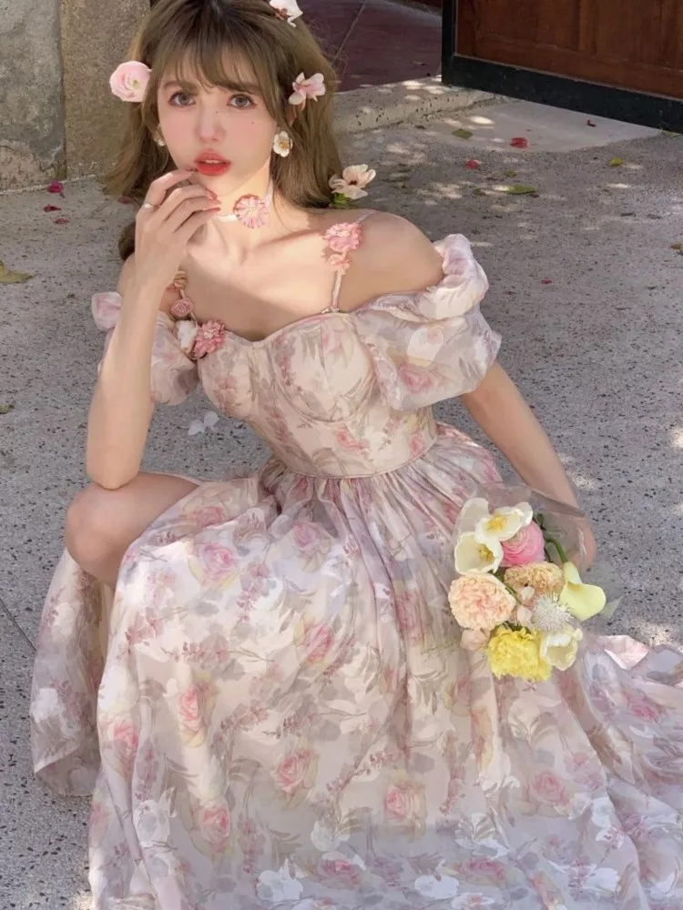 Korean Style French Vintage Dresses Women Casual 2023 Summer Mini Floral Elegant Strap Dress Females Design Sleeveless
Korean Style French Vintage Dresses Women Casual 2023 Summer Mini Floral Elegant Strap Dress Females Design Sleeveless