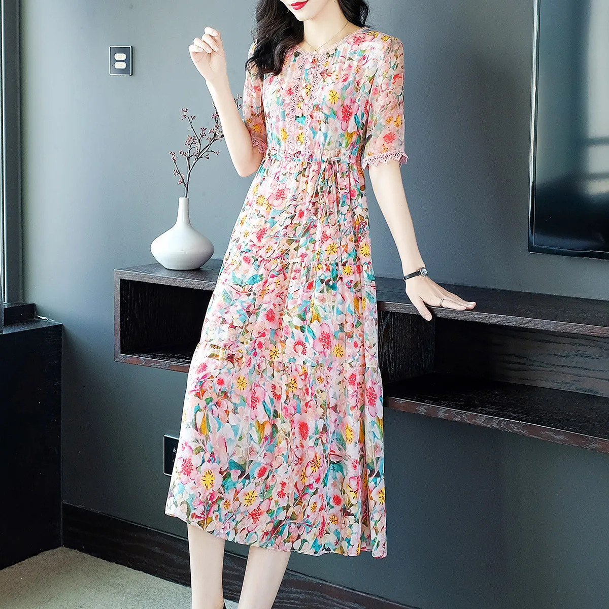Spring And Summer 2022 New Lace Up Waist Mulberry Silk Floral Skirt Real Silk Big Swing Long Dress 69202
Spring And Summer 2022 New Lace Up Waist Mulberry Silk Floral Skirt Real Silk Big Swing Long Dress 69202