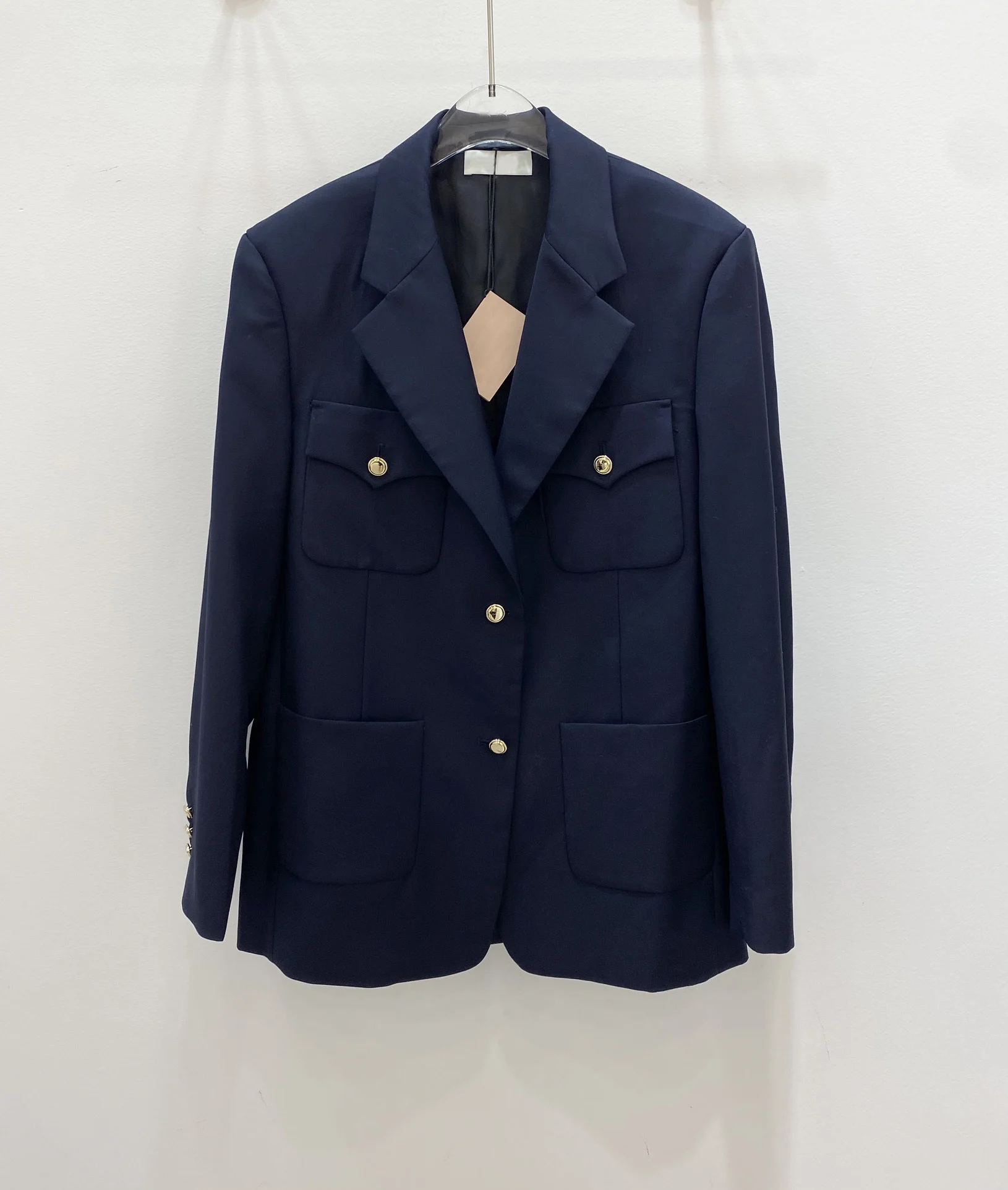 2023 early spring blue wide suit, four-pocket design classic style, fashion, with the same series half skirt6.25
2023 early spring blue wide suit, four-pocket design classic style, fashion, with the same series half skirt6.25