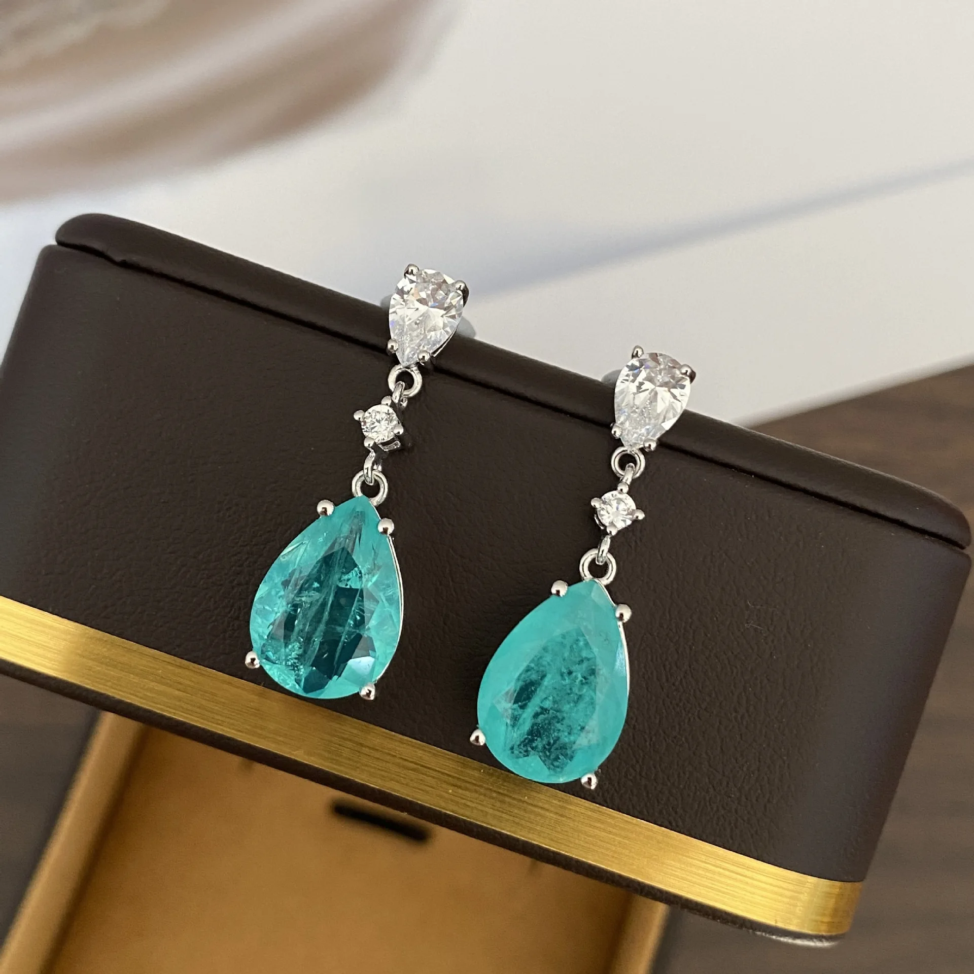2022 NEW Trend Paraiba Sapphire Long Drop Pear Stud Earrings For Women Blue Oval Geometric Engagement Valentine Day Gift Jewelry
2022 NEW Trend Paraiba Sapphire Long Drop Pear Stud Earrings For Women Blue Oval Geometric Engagement Valentine Day Gift Jewelry