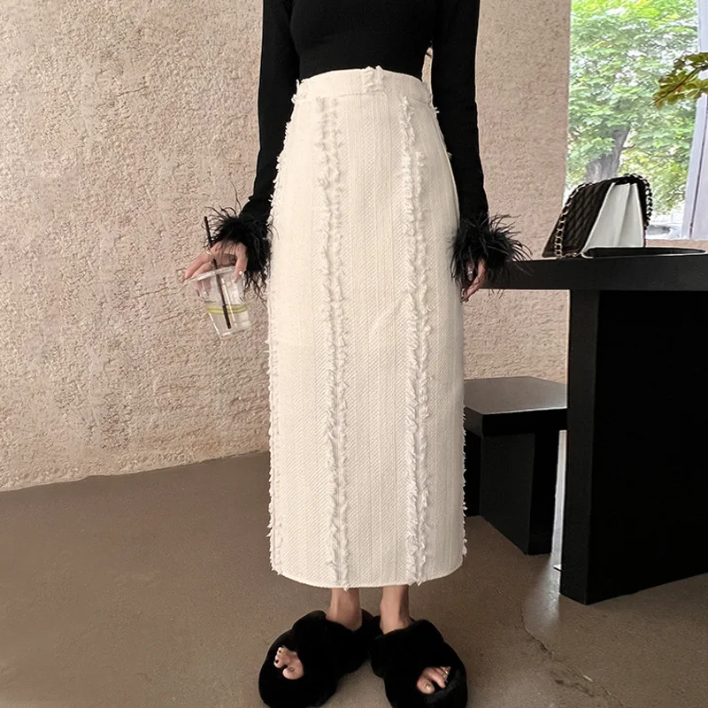 2022 Autumn Winter New Women Knitted Skirt Design High Waist Slit Thin Fringed Hip Skirt Mid-length Stitching Striped Long Skirt
2022 Autumn Winter New Women Knitted Skirt Design High Waist Slit Thin Fringed Hip Skirt Mid-length Stitching Striped Long Skirt