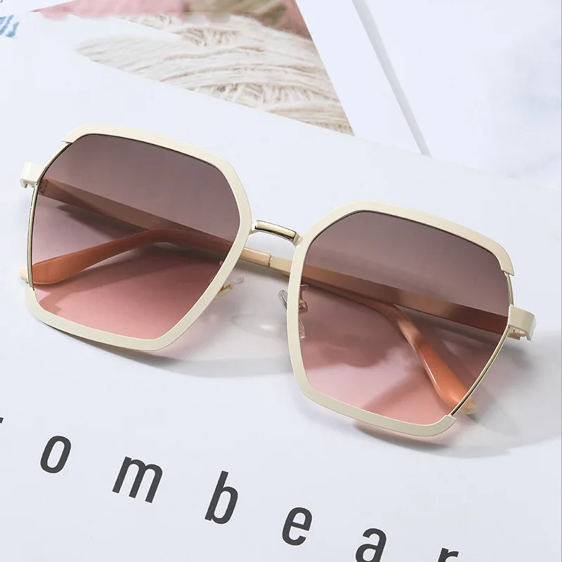 Fashion Women Classic Half Frame Metal Sunglasses Brand Design Luxury Oversize Sun Glasses Female Oculos De Sol UV400
Fashion Women Classic Half Frame Metal Sunglasses Brand Design Luxury Oversize Sun Glasses Female Oculos De Sol UV400