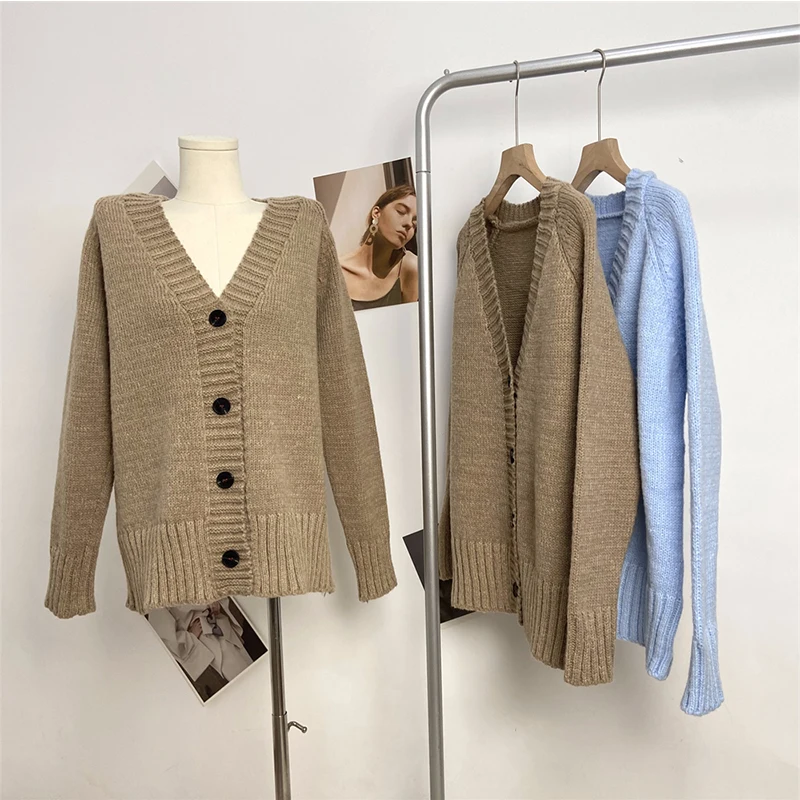 2022 Knitted Cardigan Women Lazy Style Loose Single Breasted Sweater Coat Ladies Winter Simple Casual V Neck Cardigans
2022 Knitted Cardigan Women Lazy Style Loose Single Breasted Sweater Coat Ladies Winter Simple Casual V Neck Cardigans