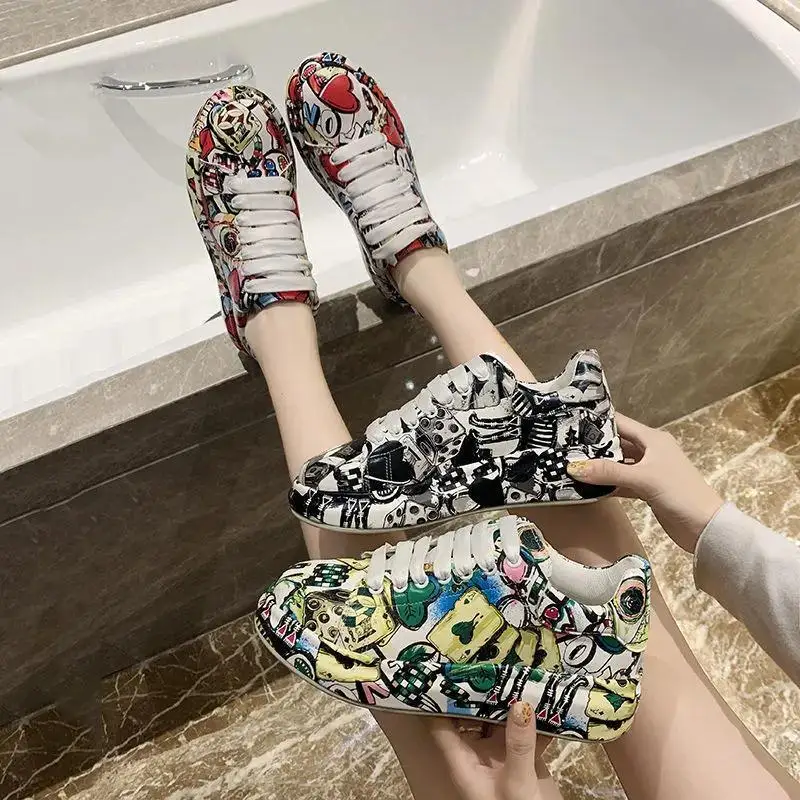 European station platform height sneakers women's 2022 explosions fashion Joker couples hand-painted graffiti white shoes
European station platform height sneakers women's 2022 explosions fashion Joker couples hand-painted graffiti white shoes
