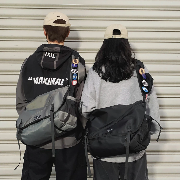 Men hanging messenger bag nylon retro girls and boys outdoor Gothic Black shoulder bag Campus bag Crossbody Messenger Tote Bags
Men hanging messenger bag nylon retro girls and boys outdoor Gothic Black shoulder bag Campus bag Crossbody Messenger Tote Bags