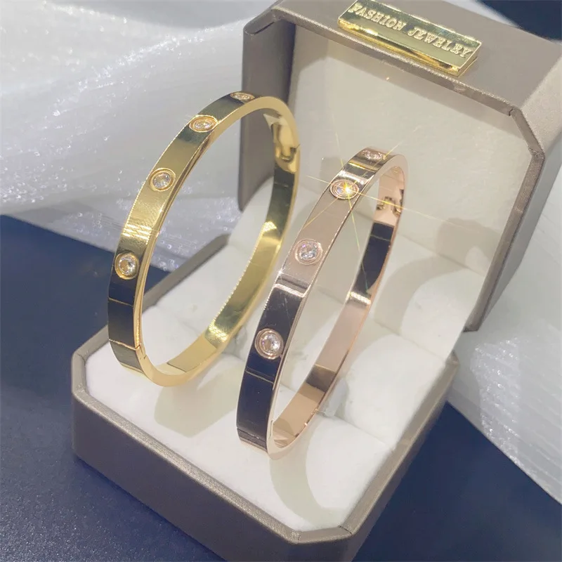 Classic Luxury Zircon Stainless Steel Lover Bracelets For Women 50mm*60mm Rose Gold/Silver/Gold Color Bangles Jewelry Party Gift
Classic Luxury Zircon Stainless Steel Lover Bracelets For Women 50mm*60mm Rose Gold/Silver/Gold Color Bangles Jewelry Party Gift