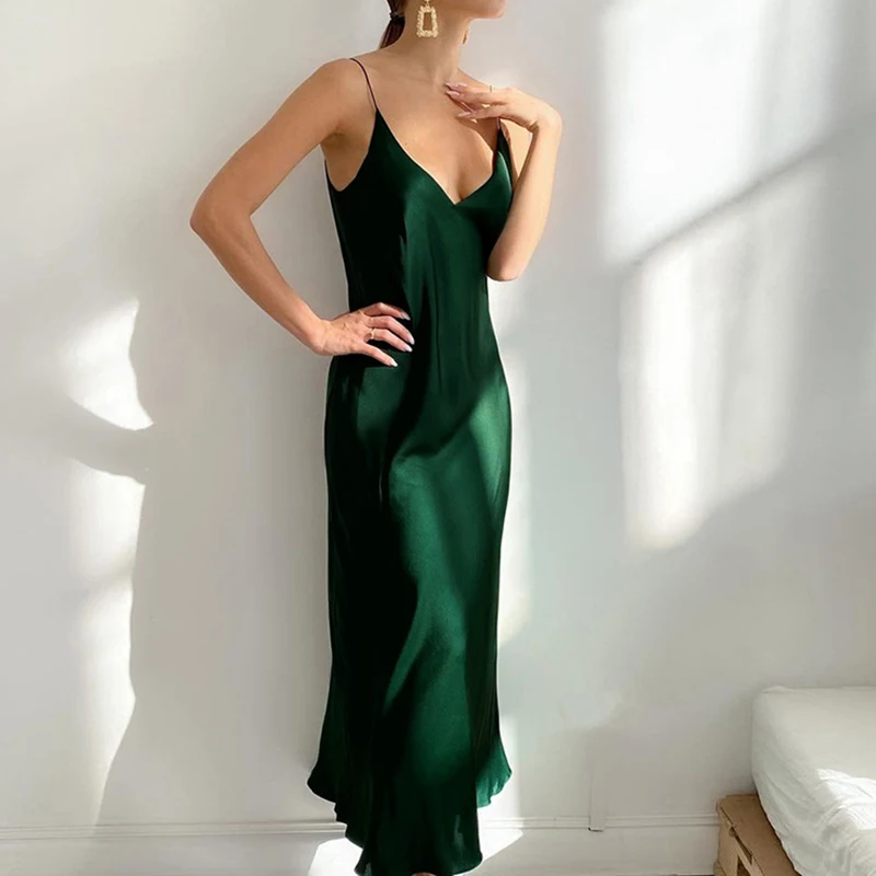 2023 Summer Women Satin Slip Maxi Dress Spaghetti Strap Vintage Green Black Silk Sexy Long Party Evening Dress
2023 Summer Women Satin Slip Maxi Dress Spaghetti Strap Vintage Green Black Silk Sexy Long Party Evening Dress