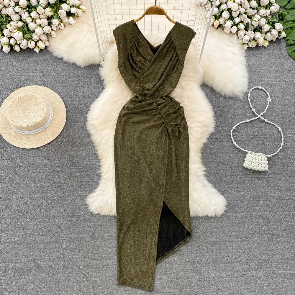 Женское летнее платье с V-образным вырезом
Женское летнее платье с V-образным вырезом