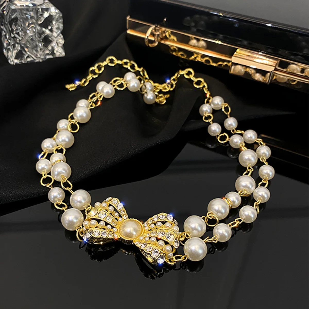 Golden Crystal Bow Necklace Diamond Pearl Bead Rhinestone Flower Bowknot Necklace for Women and Girls Fashion Choker
Golden Crystal Bow Necklace Diamond Pearl Bead Rhinestone Flower Bowknot Necklace for Women and Girls Fashion Choker