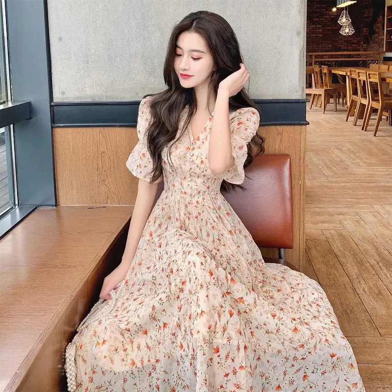 Женское винтажное платье миди, элегантное пляжное платье с коротким рукавом и цветочным принтом, с V-образным вырезом, модель M30 на лето, 2023
Женское винтажное платье миди, элегантное пляжное платье с коротким рукавом и цветочным принтом, с V-образным вырезом, модель M30 на лето, 2023