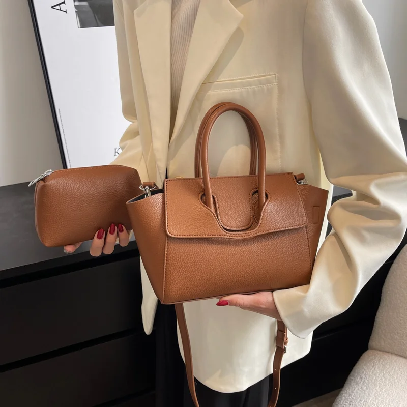 Luxury handbag and handbag 2022 woman top brand PU leather bags flap totes high quality crossbody bag with independent inner bag
Luxury handbag and handbag 2022 woman top brand PU leather bags flap totes high quality crossbody bag with independent inner bag