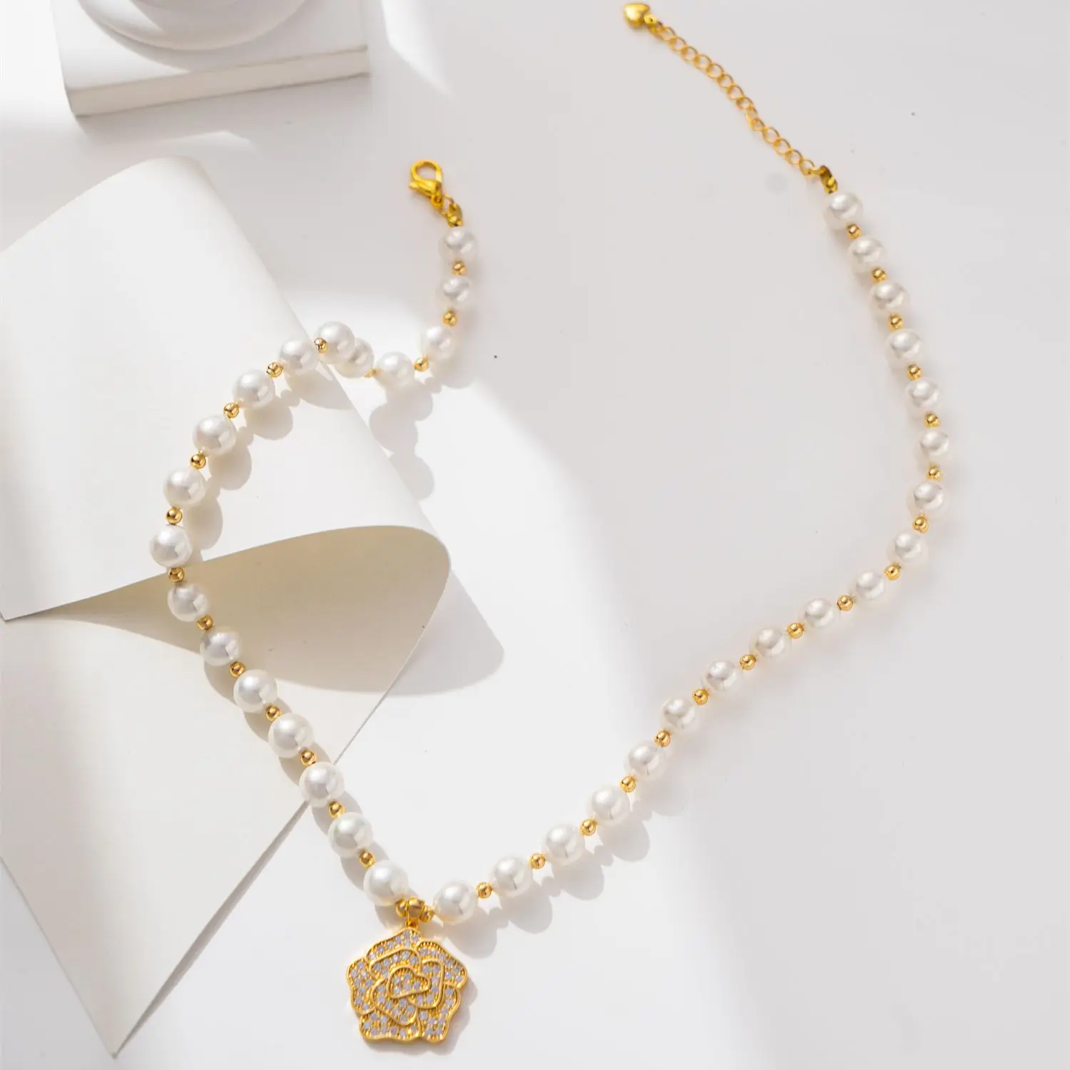 Korean Fashion Pearl Full Zircon Flower Pendant Necklace Ladies Bead Choker Necklace Female Boho Kawaii Y2K Jewelry Gift
Korean Fashion Pearl Full Zircon Flower Pendant Necklace Ladies Bead Choker Necklace Female Boho Kawaii Y2K Jewelry Gift