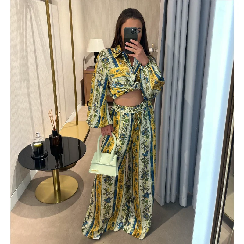 Alem@is 2023 New Women Fashion Floral Print Striped Loose Silk Shirt + Wide Legs Pants Set
Alem@is 2023 New Women Fashion Floral Print Striped Loose Silk Shirt + Wide Legs Pants Set
