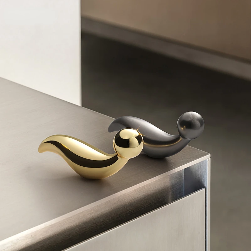 Modern Minimalist Creative Seal Handle Bedroom Wardrobe Cabinet Door Drawer Handle Golden Gray
Modern Minimalist Creative Seal Handle Bedroom Wardrobe Cabinet Door Drawer Handle Golden Gray