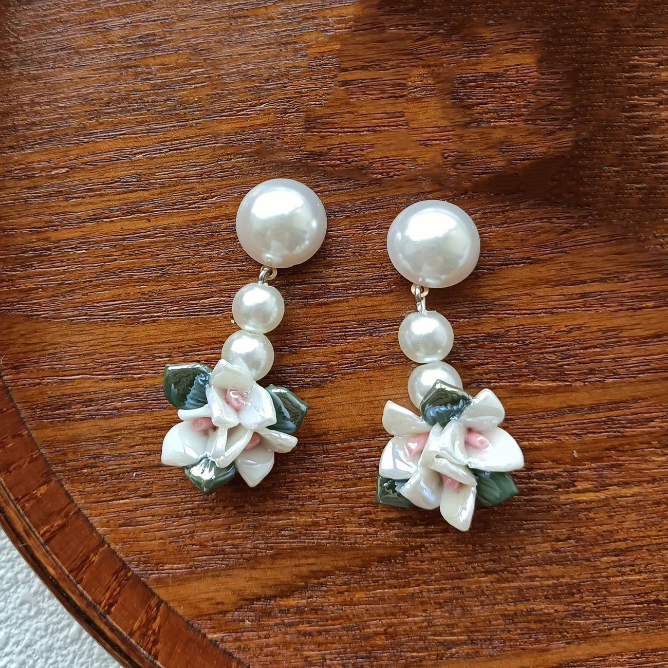 INS Cute Vintage Pearl Flower Earring for Teen Elegant Earring Stud Women Korean Jewelry Summer Accessories Wholesale Pendientes
INS Cute Vintage Pearl Flower Earring for Teen Elegant Earring Stud Women Korean Jewelry Summer Accessories Wholesale Pendientes