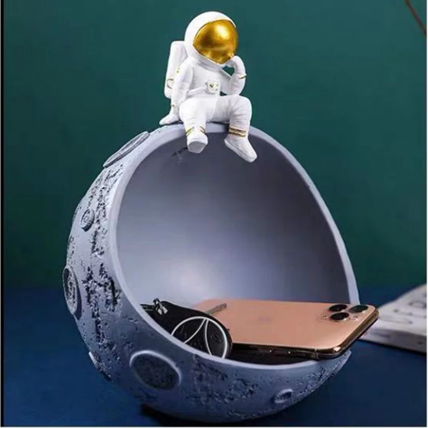 Figurines Astronaut Storage Resin statues for Decoration cosmonaut sculpture Home Living Room Storage Astronaut Accessories
Figurines Astronaut Storage Resin statues for Decoration cosmonaut sculpture Home Living Room Storage Astronaut Accessories