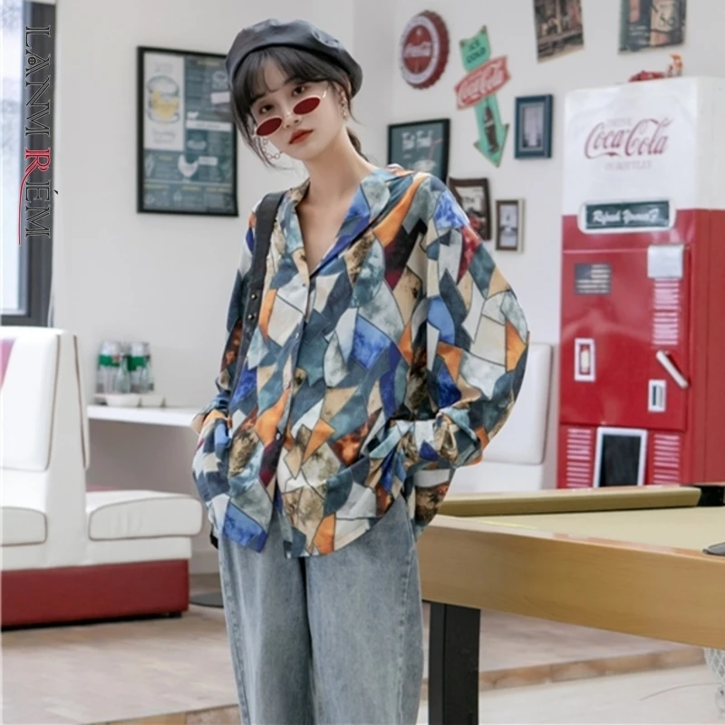 2022 2022 Autumn and autumn turn-down collar single-breasted geometric print loose streetwear shirt for women fashion 2A2892
2022 2022 Autumn and autumn turn-down collar single-breasted geometric print loose streetwear shirt for women fashion 2A2892