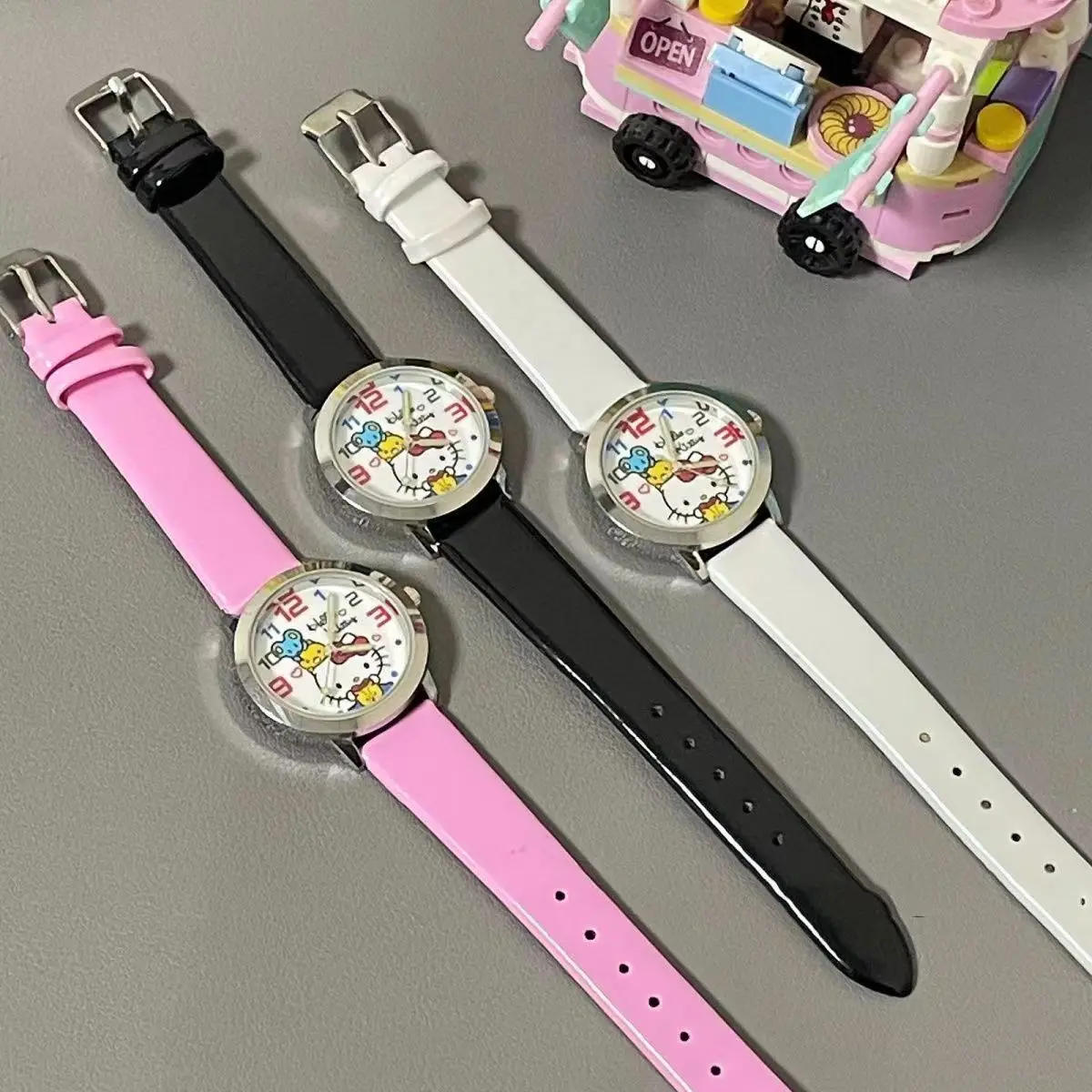Детские светящиеся часы Sanrio с рисунком Hello Kitty, студенческие Силиконовые кварцевые часы с мультяшным ремешком, часы для мальчиков и девочек, подарок на день рождения
Детские светящиеся часы Sanrio с рисунком Hello Kitty, студенческие Силиконовые кварцевые часы с мультяшным ремешком, часы для мальчиков и девочек, подарок на день рождения