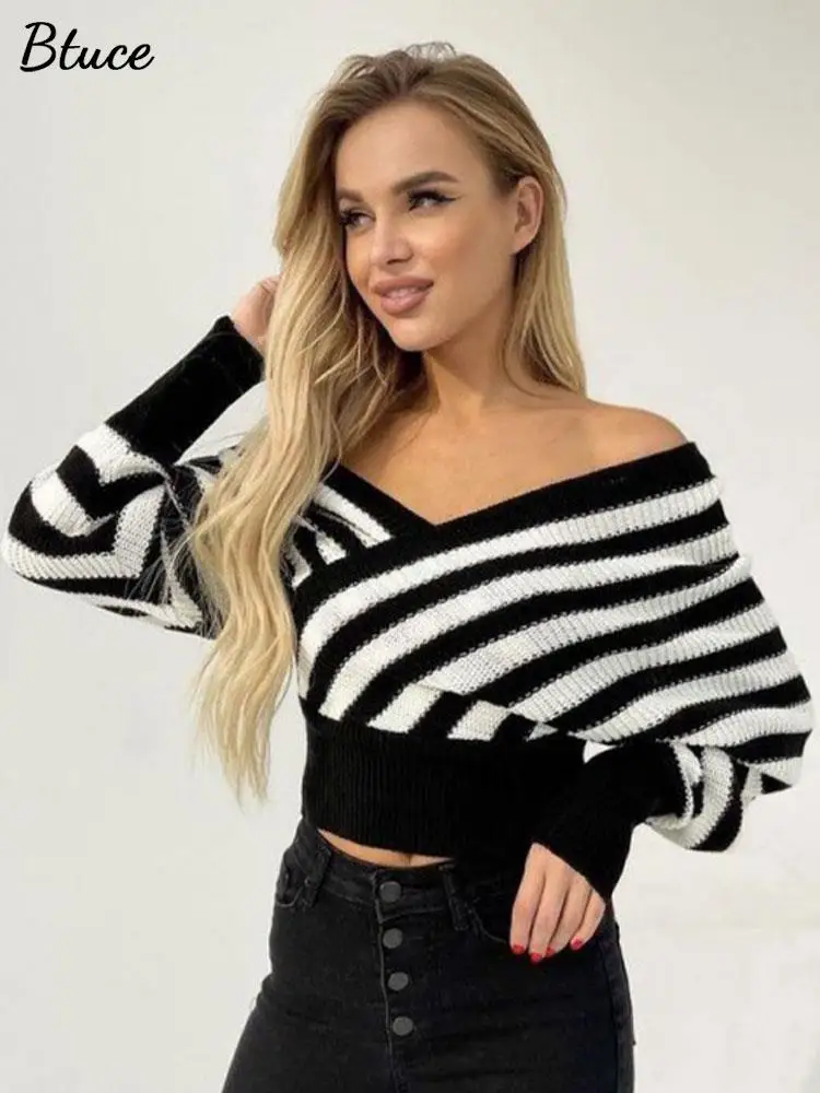 Women V-Neck Bodycon Cashmere Knitted Pullovers Female Elegant Bat Long Sleeve Sweaters Autumn Lady High Waist Streetwear Jumper
Women V-Neck Bodycon Cashmere Knitted Pullovers Female Elegant Bat Long Sleeve Sweaters Autumn Lady High Waist Streetwear Jumper