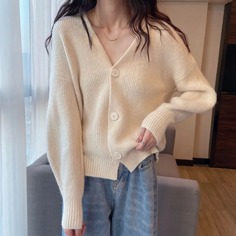 Fashion v Collar Loose Cardigan Women 2022 Autumn and Spring Casual Streetwear Short Knitted Sweaters Button Coats T710
Fashion v Collar Loose Cardigan Women 2022 Autumn and Spring Casual Streetwear Short Knitted Sweaters Button Coats T710