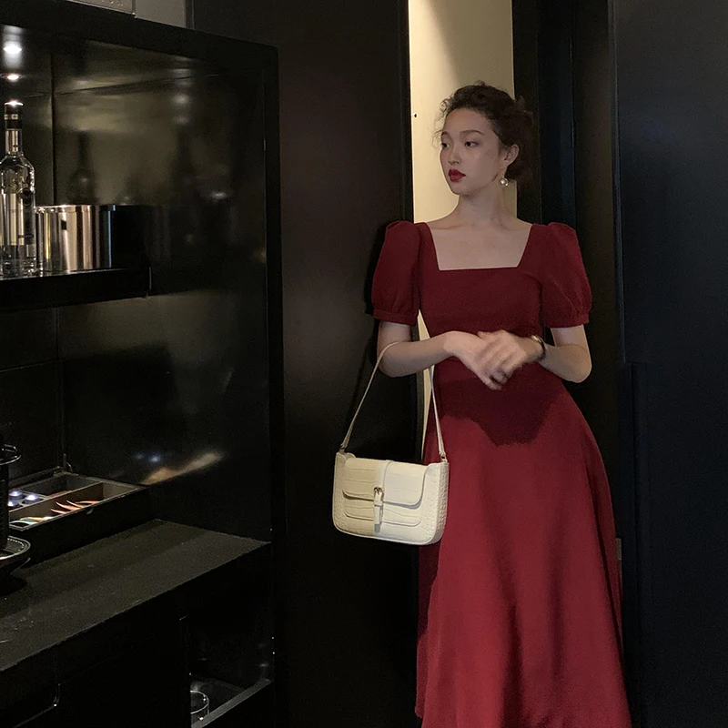 2022 summer new ladies French retro square neck wine red dress waist slim temperament bubble sleeve long skirt
2022 summer new ladies French retro square neck wine red dress waist slim temperament bubble sleeve long skirt