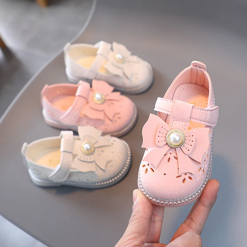 2022 Fashion Girls Princess Sandals Toddler Infant Pearl Bowknot Leather Shoes Summer New Hollow Out Non-slip Soft Baby Sandals
2022 Fashion Girls Princess Sandals Toddler Infant Pearl Bowknot Leather Shoes Summer New Hollow Out Non-slip Soft Baby Sandals