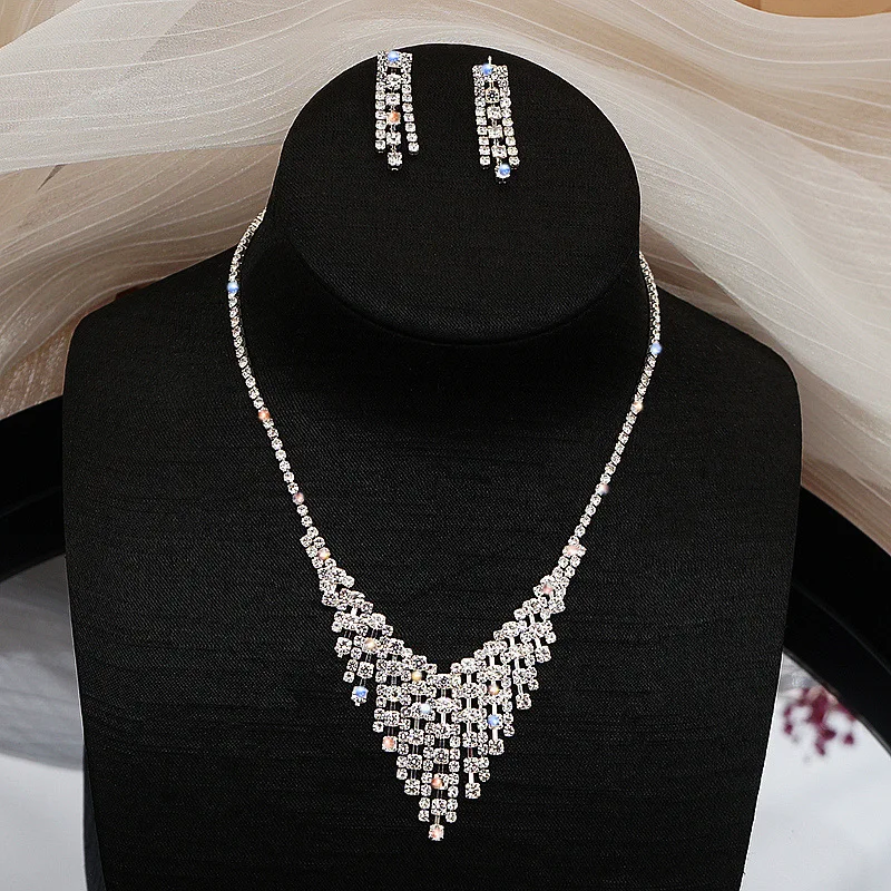 2022 New Ladies Jewelry Set Exquisite Full Diamond Necklace Earring Set Simple Temperament Clavicle Chain Dress Accessories
2022 New Ladies Jewelry Set Exquisite Full Diamond Necklace Earring Set Simple Temperament Clavicle Chain Dress Accessories