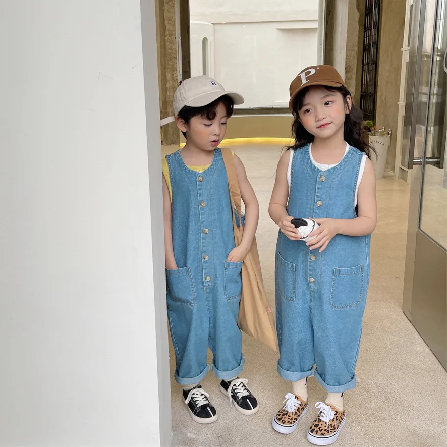 2022 Summer Kids jumpsuits Girls blue oversized denim overalls Boys fashion thin wide leg bodsuits
2022 Summer Kids jumpsuits Girls blue oversized denim overalls Boys fashion thin wide leg bodsuits