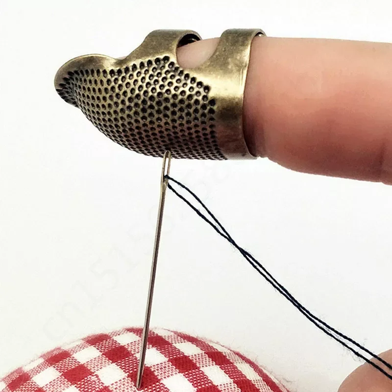 1PCS Retro Finger Protector Antique Thimble Ring Handworking Needle Thimble Needles Craft DIY Household Sewing Tools Accessories
1PCS Retro Finger Protector Antique Thimble Ring Handworking Needle Thimble Needles Craft DIY Household Sewing Tools Accessories