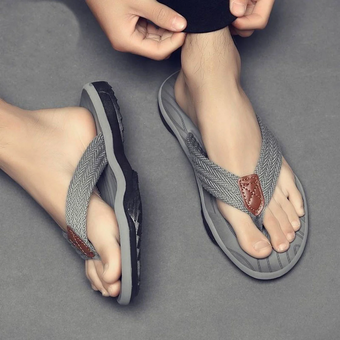 Summer Men Flip Flops Massage Slippers Skid-proof Good Quality Double Sole Shoes Soft Comfortable Big Size Male Shoes Hot Sale
Summer Men Flip Flops Massage Slippers Skid-proof Good Quality Double Sole Shoes Soft Comfortable Big Size Male Shoes Hot Sale
