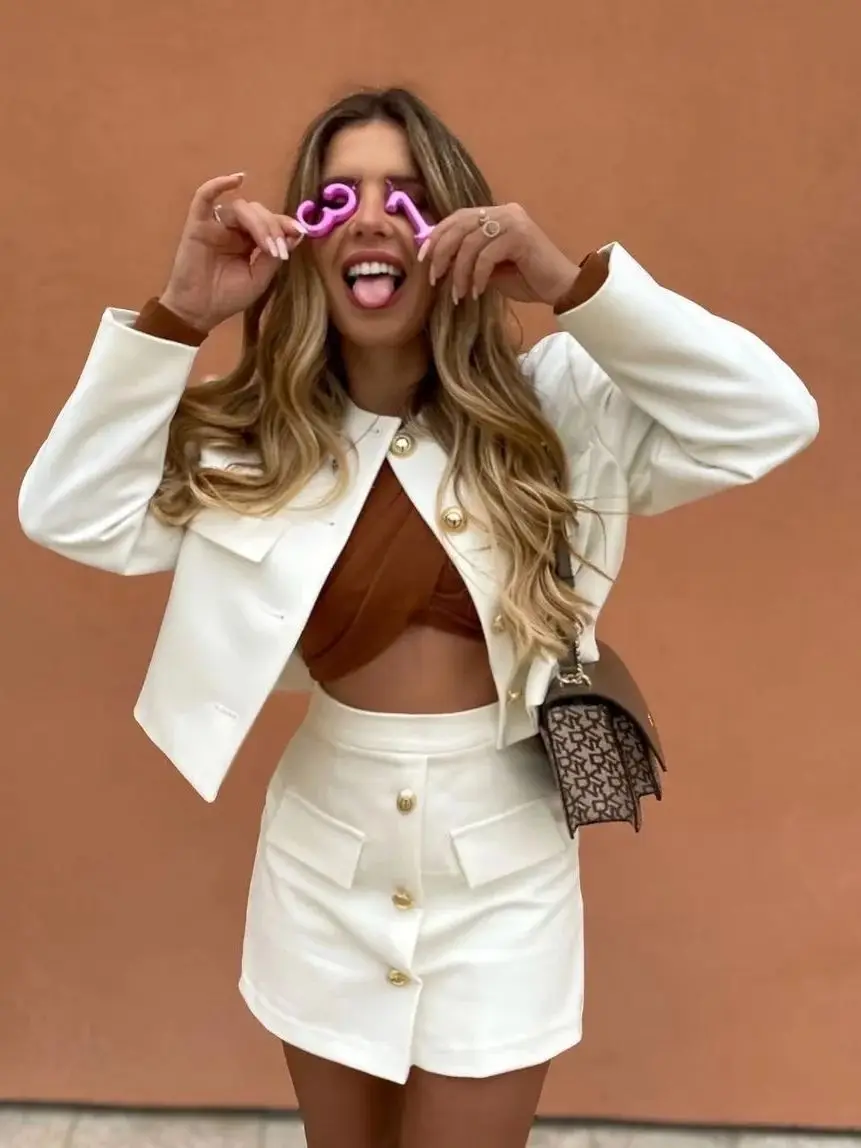 Summer Women's White Textured Fabric Single Row Pocket Coat Metal Button Skirt Suit Fashion Senior French Style
Summer Women's White Textured Fabric Single Row Pocket Coat Metal Button Skirt Suit Fashion Senior French Style