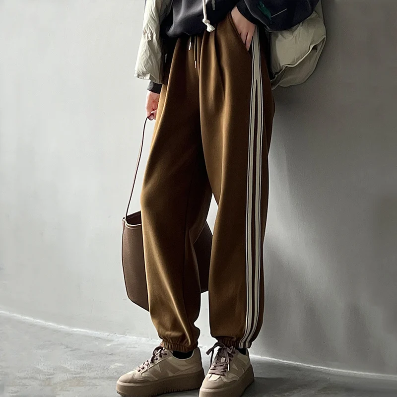 Новинка зимы 2022, женские брюки для бега, плюшевые флисовые толстые спортивные брюки, Свободные повседневные леггинсы, брюки, одежда в Корейс...
Новинка зимы 2022, женские брюки для бега, плюшевые флисовые толстые спортивные брюки, Свободные повседневные леггинсы, брюки, одежда в Корейс...