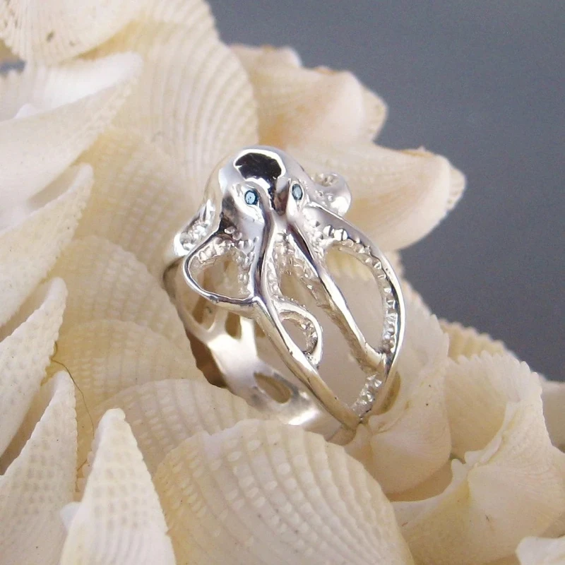 New Men's and Women's Retro Octopus Claw Ring Fresh and Cold Style Alloy Jewelry Punk Style Personality Niche Personality Ring
New Men's and Women's Retro Octopus Claw Ring Fresh and Cold Style Alloy Jewelry Punk Style Personality Niche Personality Ring