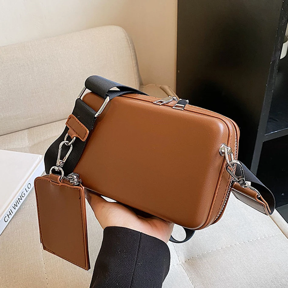 Women Casual Small Square Bag Fashion Designer Shoulder Crossbody Bags with A Card Pack Luxury Female Wide Shoulder Strap Bags
Women Casual Small Square Bag Fashion Designer Shoulder Crossbody Bags with A Card Pack Luxury Female Wide Shoulder Strap Bags