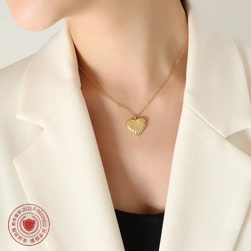 

Love Stripe Peach Heart Titanium Steel Plated 18k Gold Necklace Collarbone Chain New Temperament