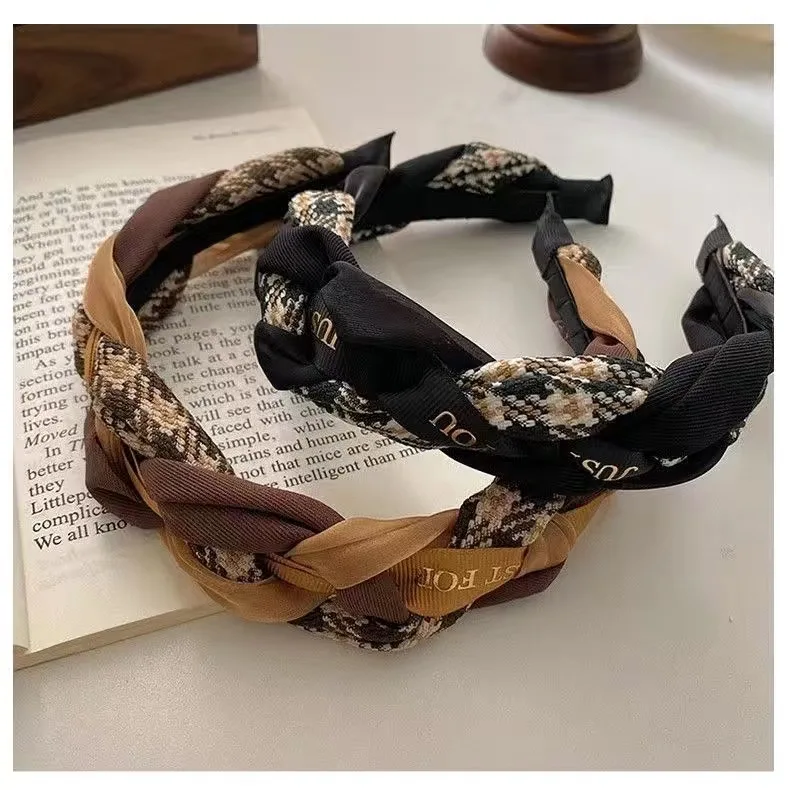 Minimalist And Advanced Feeling New Retro French College Style Braided Fried Dough Twists Hairhoop Fresh And Sweet Hair Clip
Minimalist And Advanced Feeling New Retro French College Style Braided Fried Dough Twists Hairhoop Fresh And Sweet Hair Clip