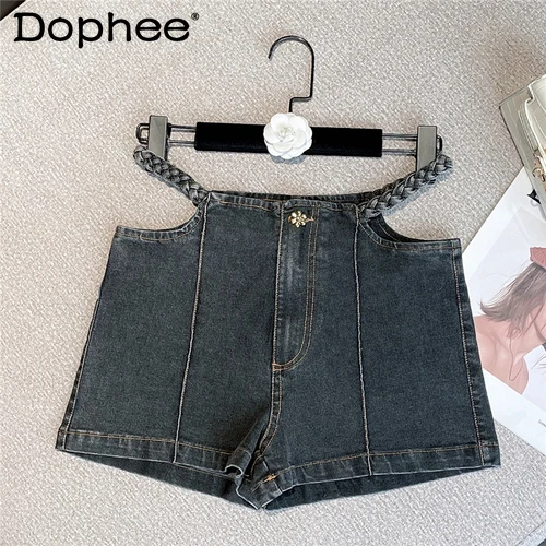 2022 Summer Sexy Hollow Out Waist Shorts for Women New Personality Woven Waist-Baring Slim-Fit Wash Denim Hot Pants Streetwears 
2022 Summer Sexy Hollow Out Waist Shorts for Women New Personality Woven Waist-Baring Slim-Fit Wash Denim Hot Pants Streetwears