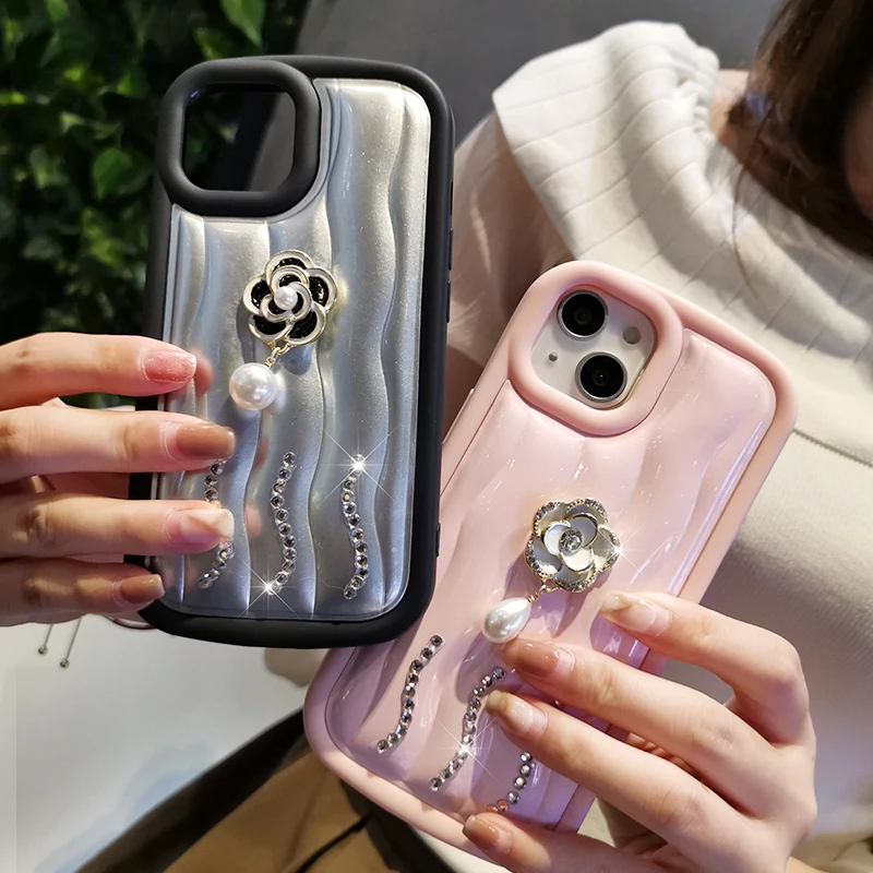 Чехол для телефона IPhone 14 Pro Max с камелией, чехол для IPhone 14 Plus, плюшевый костюм, роскошный силиконовый чехол с защитой от падения 
Чехол для телефона IPhone 14 Pro Max с камелией, чехол для IPhone 14 Plus, плюшевый костюм, роскошный силиконовый чехол с защитой от падения